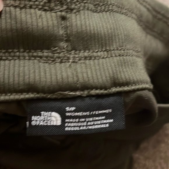 The North Face Women’s Green Athletic Capri Hiking Pants Size S - Picture 6 of 10